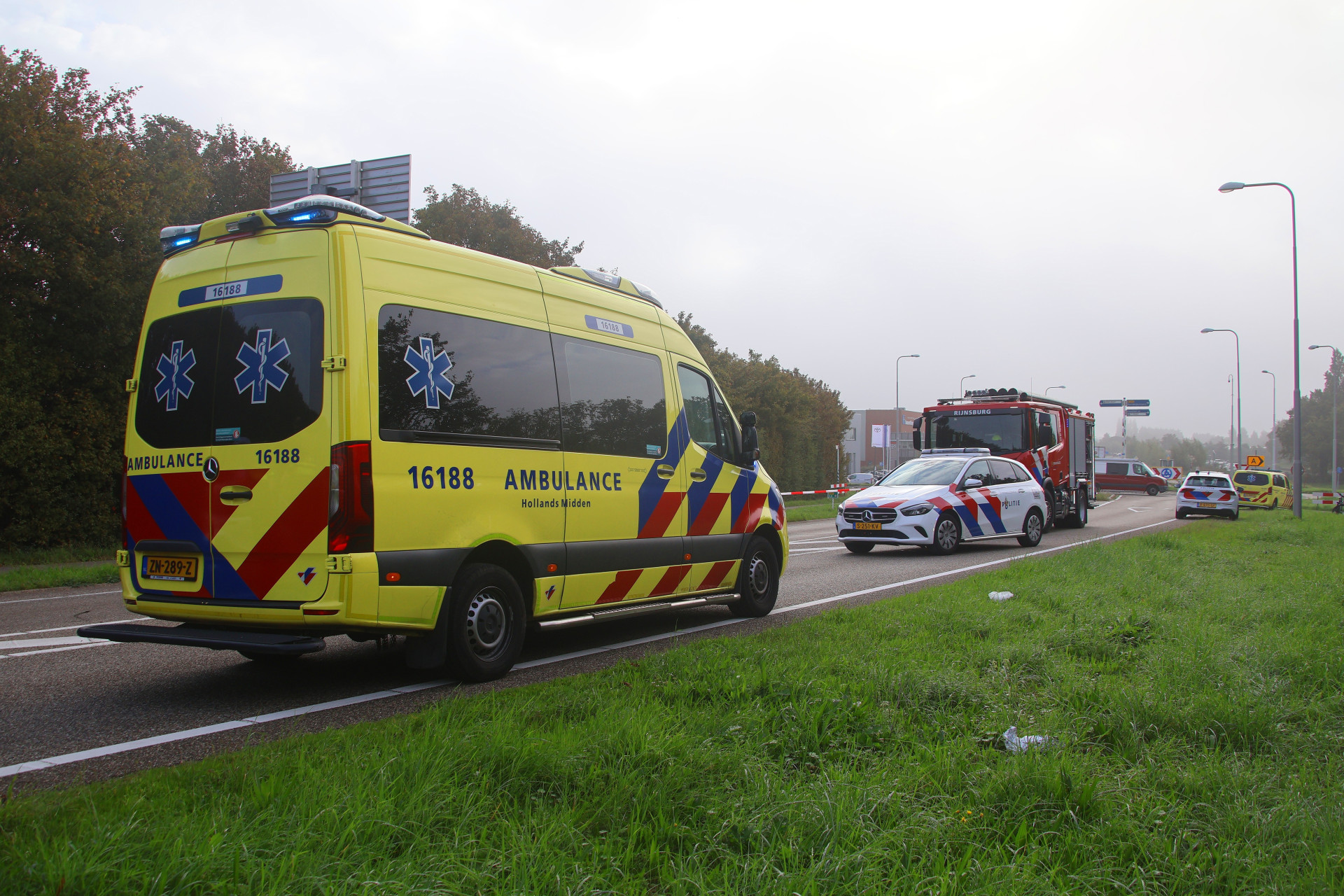 Meerdere gewonden bij frontale botsing; weg volledig afgesloten in Noordwijk
