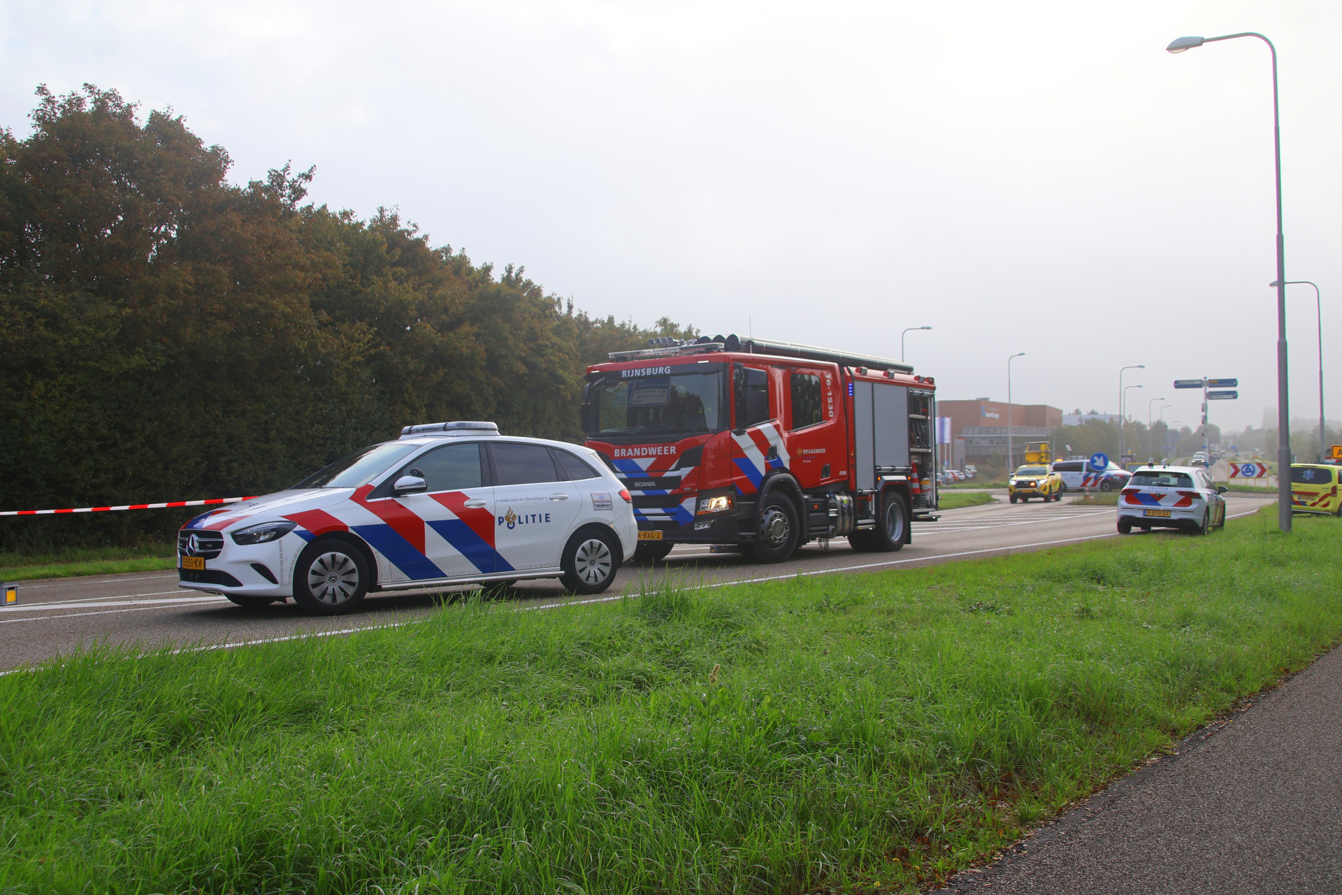 Meerdere gewonden bij frontale botsing; weg volledig afgesloten in Noordwijk