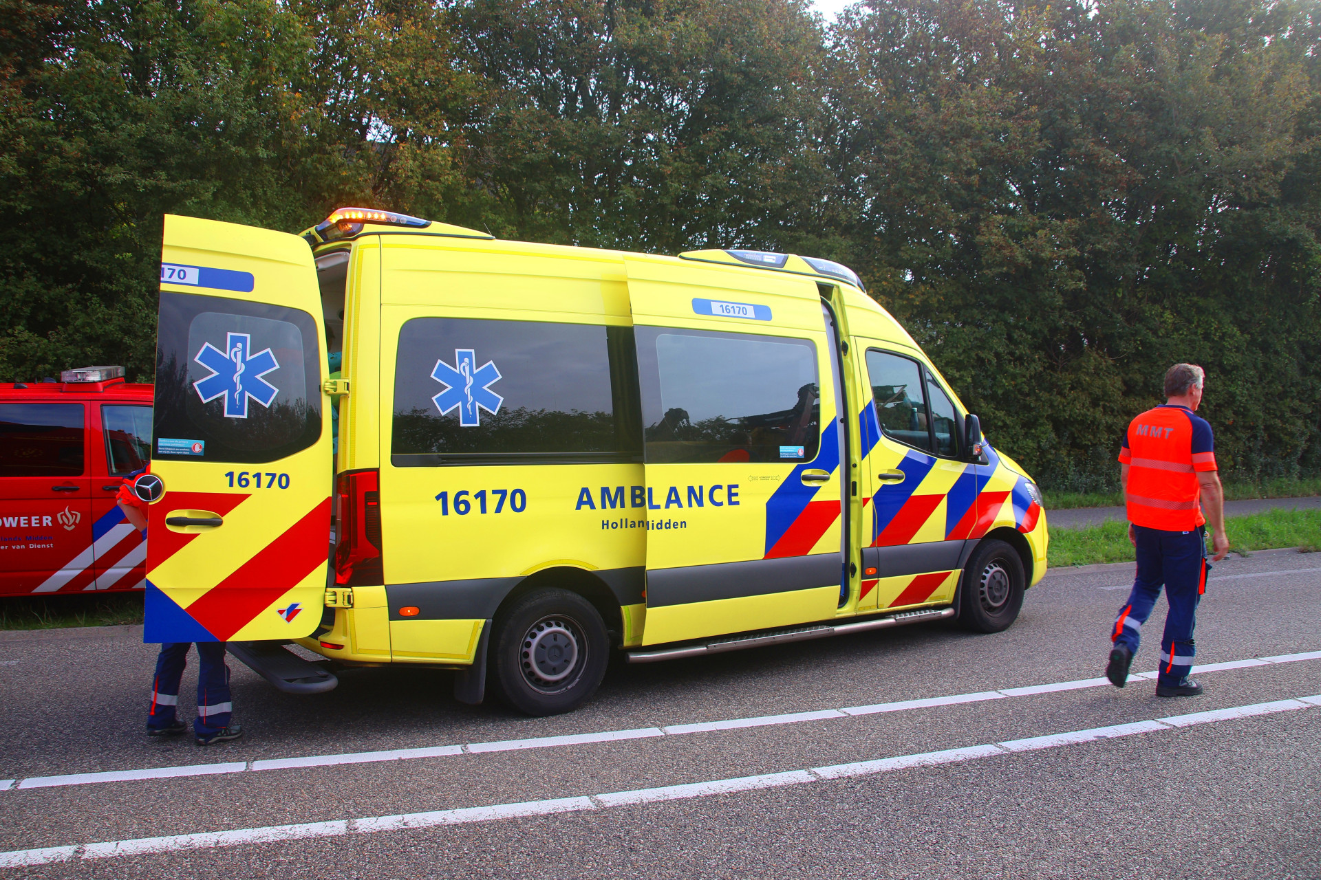 Meerdere gewonden bij frontale botsing; weg volledig afgesloten in Noordwijk