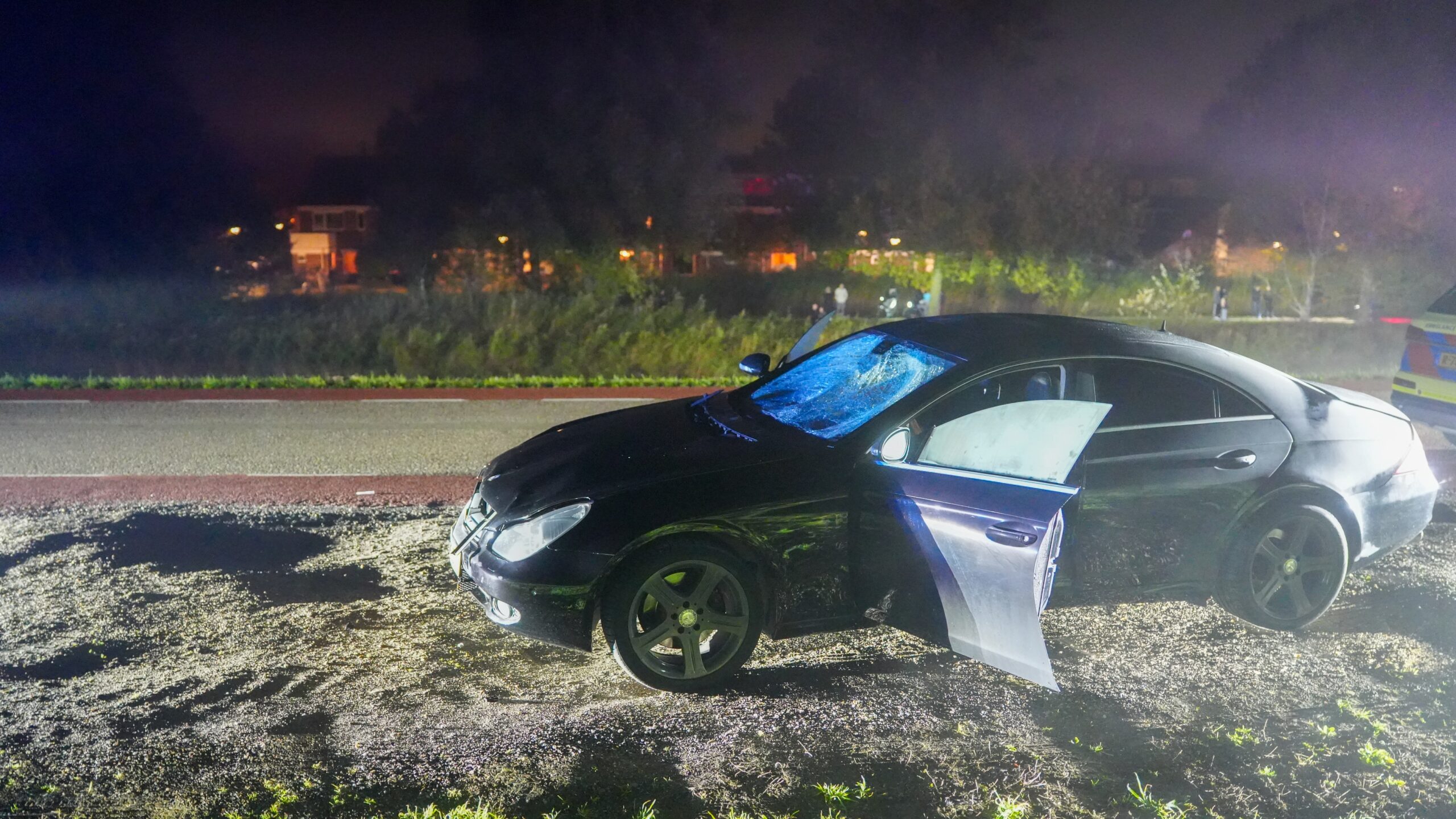 Twee zwaargewonden na aanrijding met auto op dijk in Hoorn