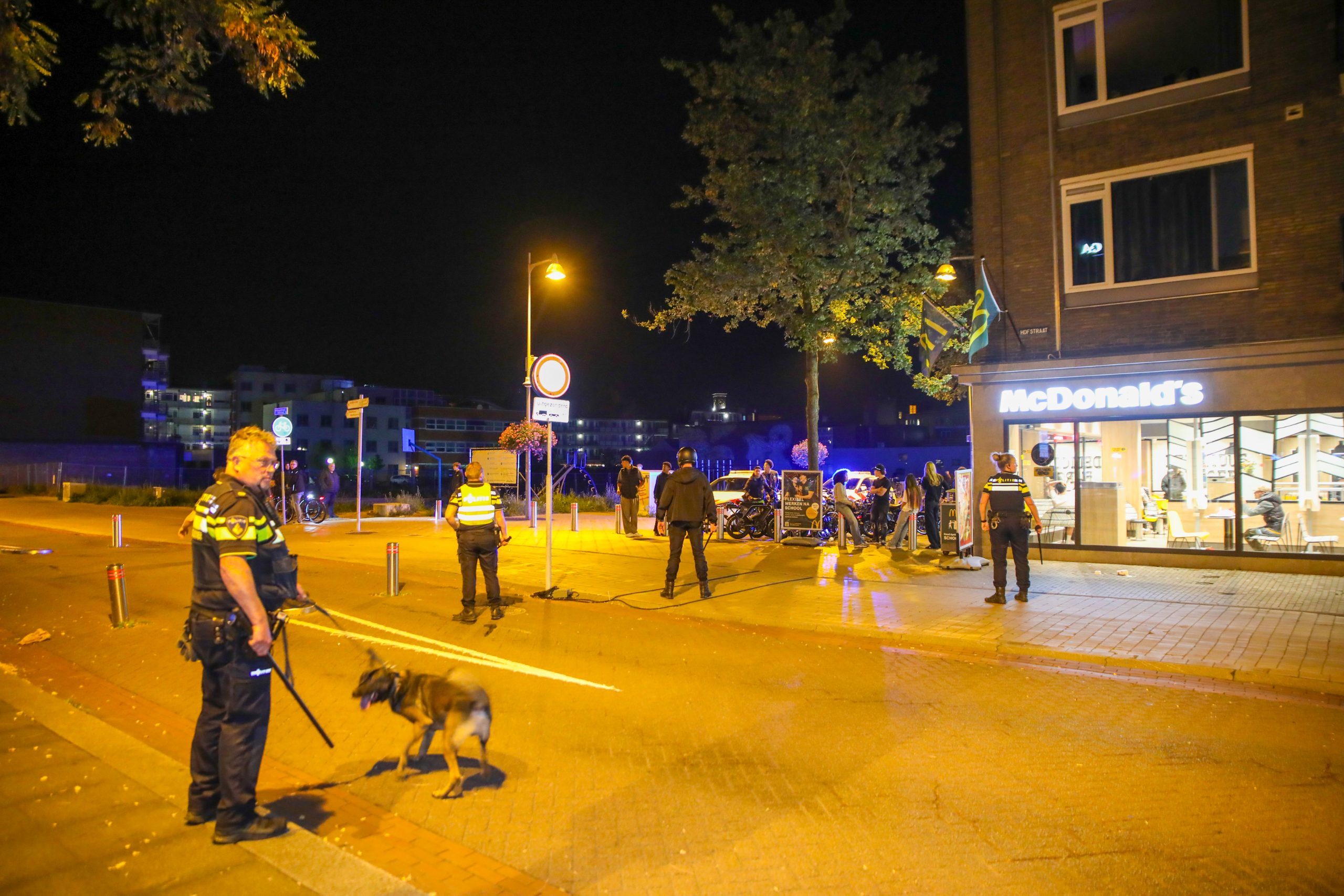 Opnieuw onrust in centrum van Apeldoorn; groep jongeren houdt politie bezig