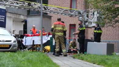 Mogelijk persoon in gat van ondergrondse container gevallen in Den Bosch